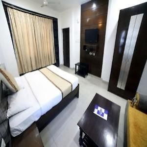 Hotel Satya International Singrauli Kültér fotó